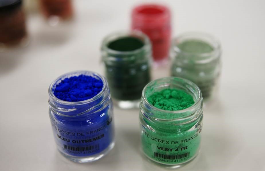 Les pigments permettant de colorer les apports de cire